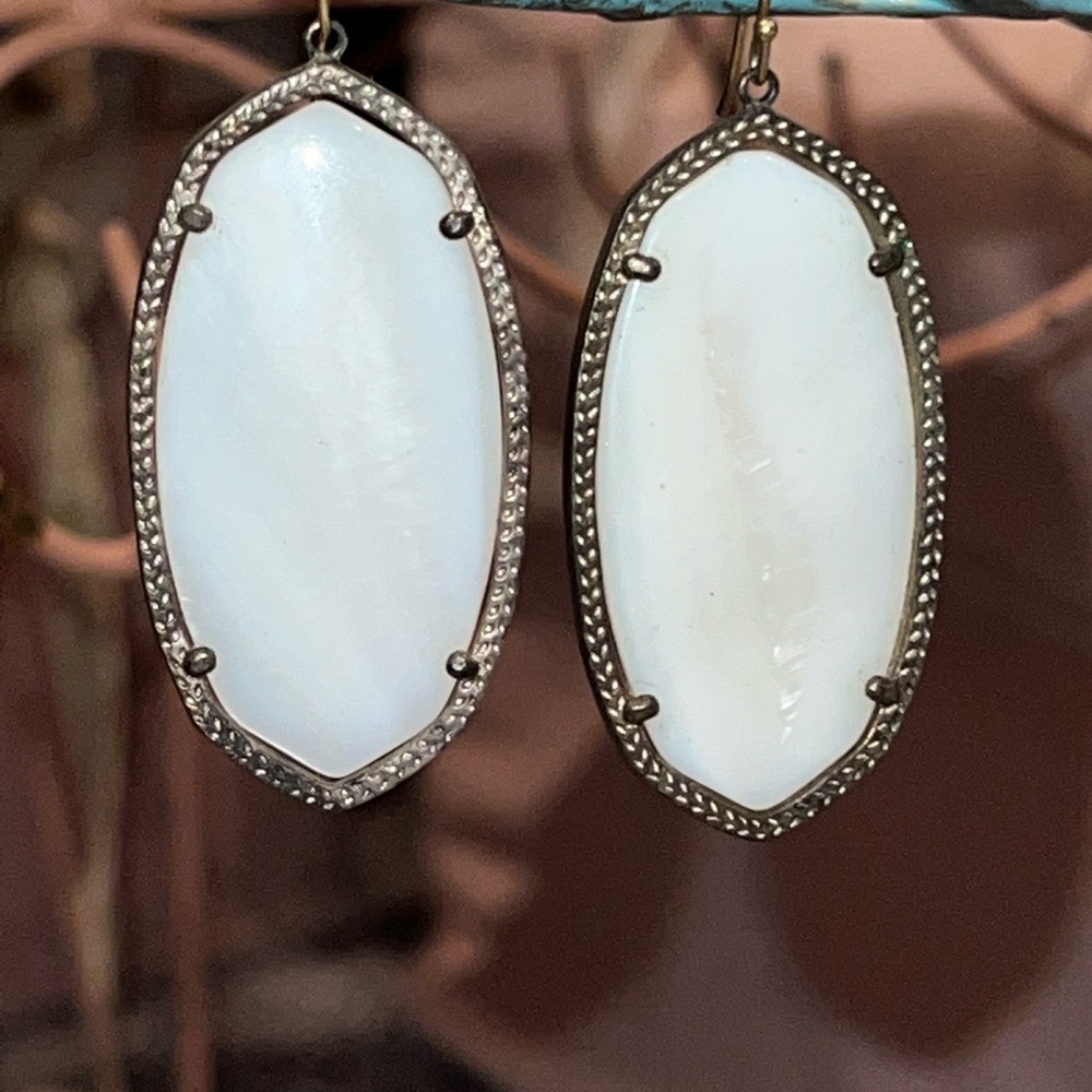 KENDRA SCOTT "Elle" Gold Tone
Dangle Earrings in Ivory Mother-of-Pearl - Picture 2 of 4